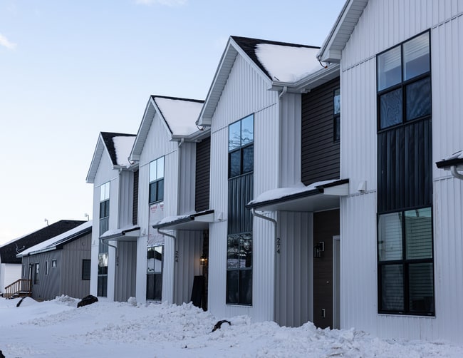 Building Photo - Refined 3-Bedroom Townhome in Sugar City | Spacious Layout, 2-Car Garage & Modern Finishes