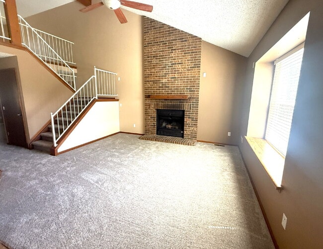 Building Photo - Wonderful 2 Bedroom and Loft on Large Lot and Backs to Open Space!