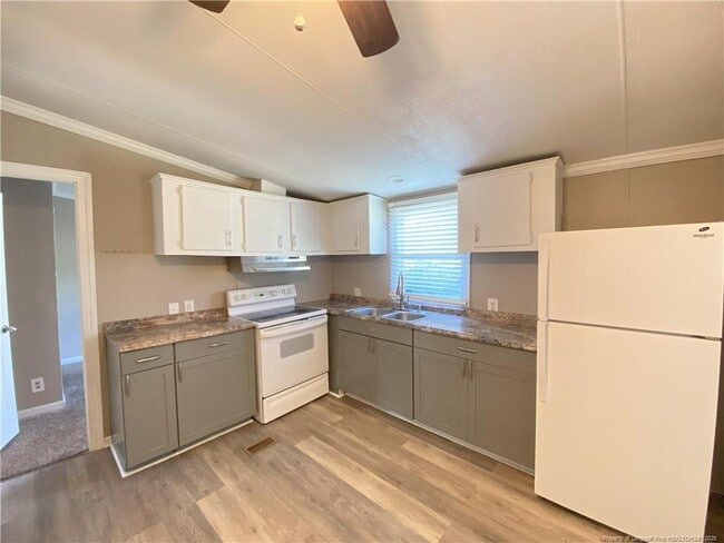 Building Photo - 43 Englewood Cir