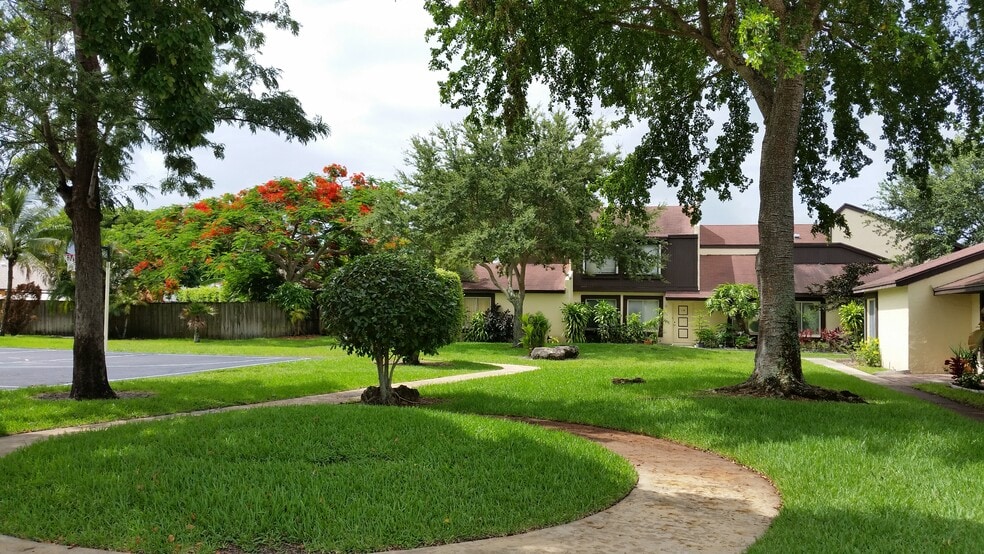 Building Photo - 5252 Bosque Ln