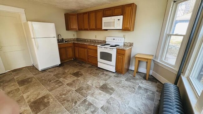 Building Photo - 244 Summer St