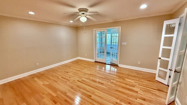 Building Photo - Renovated Home close to TMH avail NOW!!!