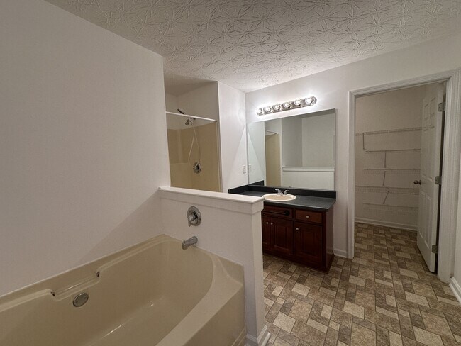 Building Photo - 600 Indian Trail