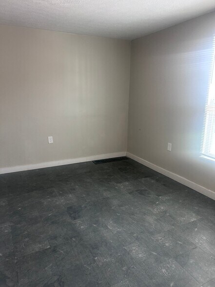 Building Photo - 2163 E 84th St