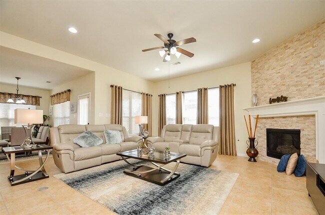 Building Photo - 25935 Foxrun Vista Dr