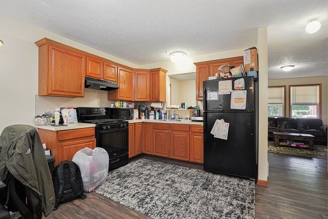 Building Photo - AVAILABLE IN NOVEMBER! 3 Bedroom, 1.5 Bath House in Grand Rapids