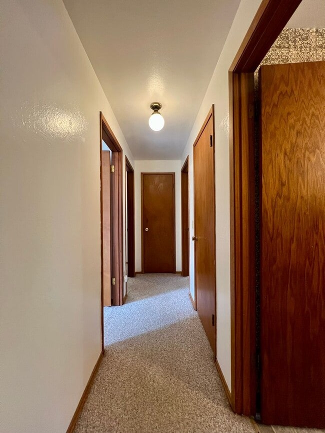 Building Photo - West Olympia Tri-Level Home