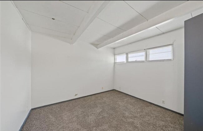 Building Photo - 3 Bed 1.5 bath Townhome for Rent