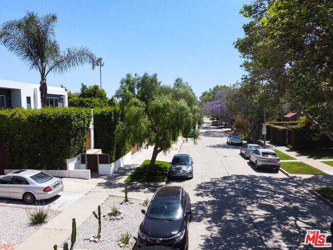 Building Photo - 642 N La Jolla Ave