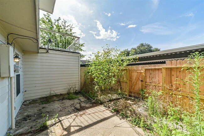 Building Photo - 9345 Westwood Village Dr