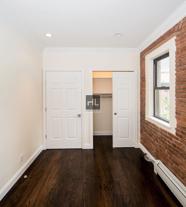 Building Photo - 502 E 73rd St