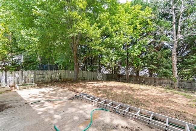 Building Photo - 3895 Tugaloo Dr NE