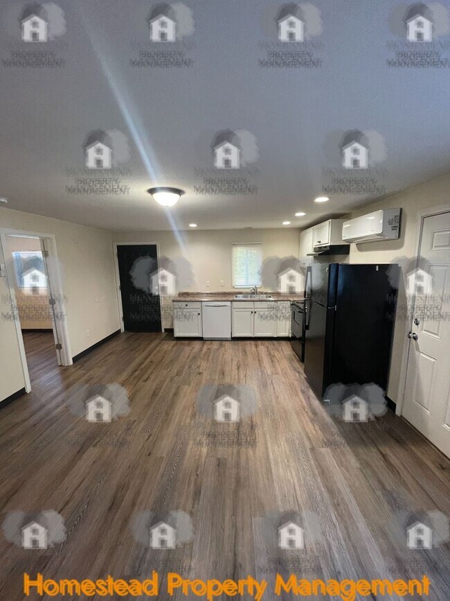 Building Photo - 595