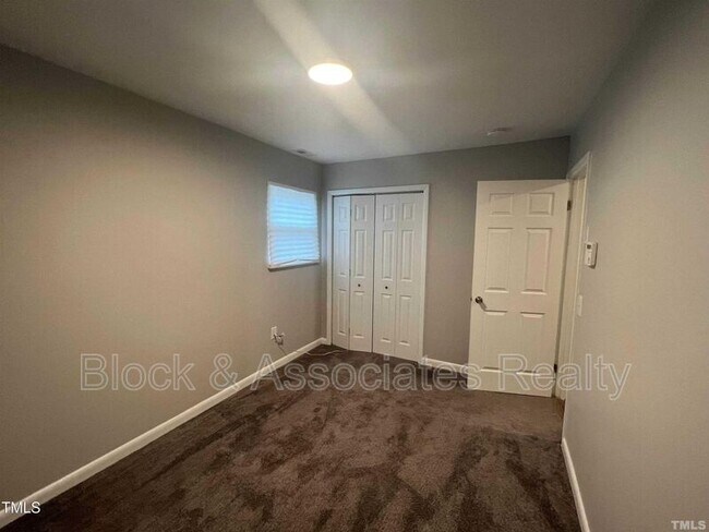 Building Photo - 1112 Hazelnut Dr