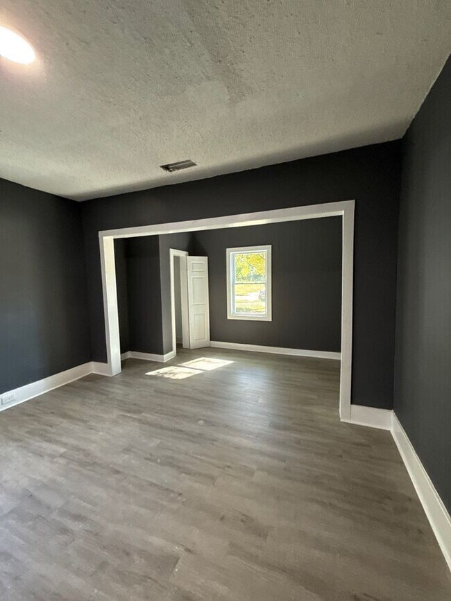 Building Photo - 3164 Yale Ave