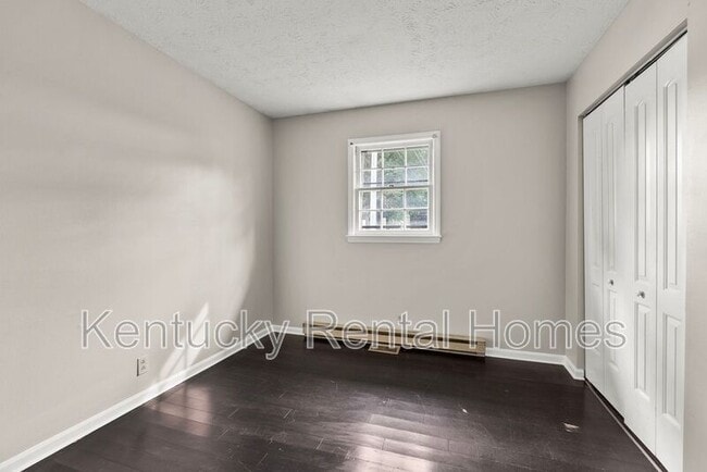 Building Photo - 123 Rock Creek Dr