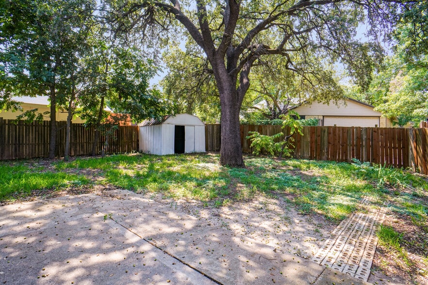 Building Photo - 1741 Crystal Way