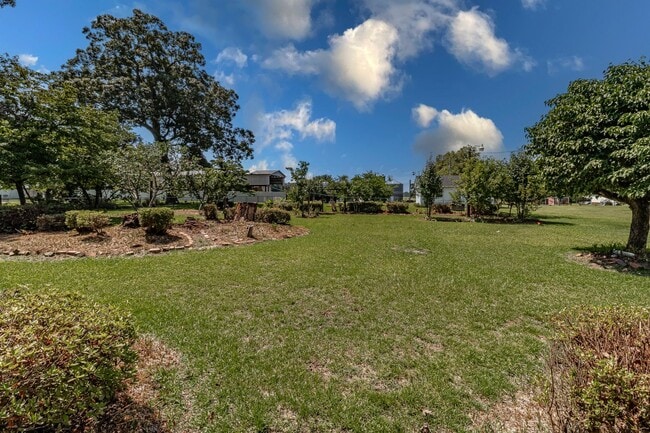 Building Photo - Brick Ranch in Pikeville! Lawn care included!