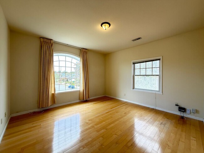 Building Photo - 738 Palmera Ct