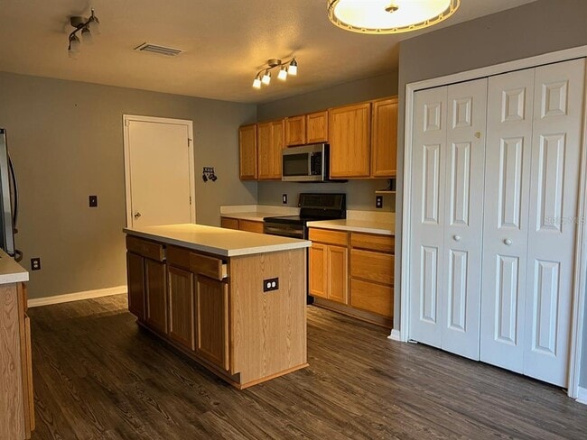 Building Photo - 10706 Opus Dr