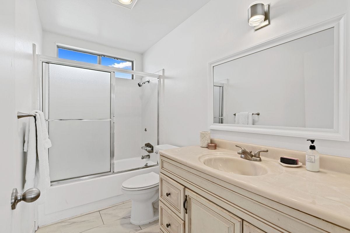 Building Photo - 3636 Oceanhill Way