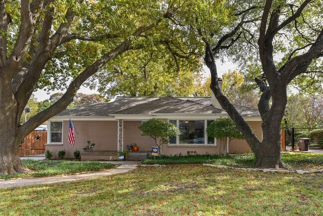 Building Photo - 3605 Park Ridge Blvd