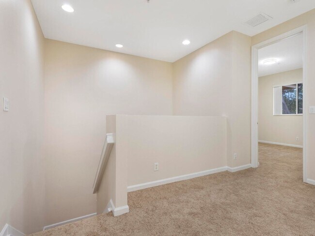 Building Photo - Coventry Townhomes