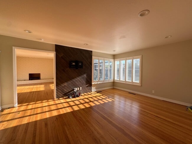 Building Photo - 38267 Farwell Dr