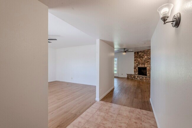 Building Photo - 834 N Constellation Way