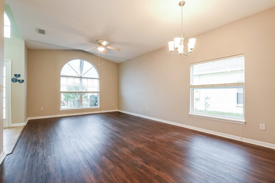 Building Photo - 344 Marathon Ln