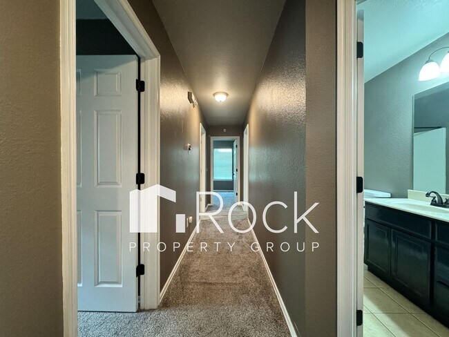 Building Photo - 4 Bedroom Home in Moore with All Appliances Included *1st Month's Rent FREE*