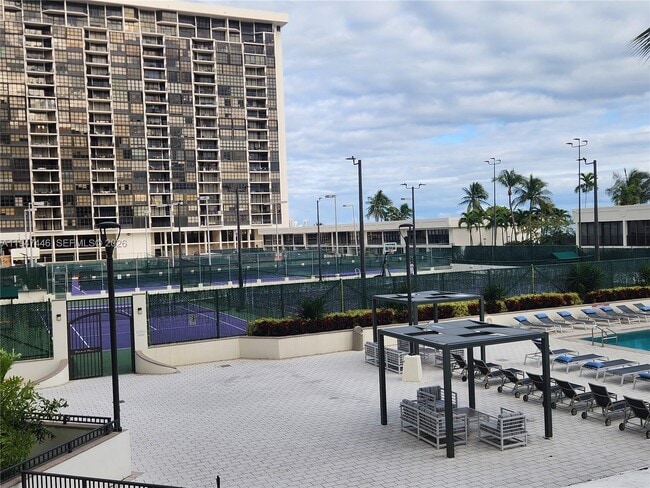 Building Photo - 1925 Brickell Ave