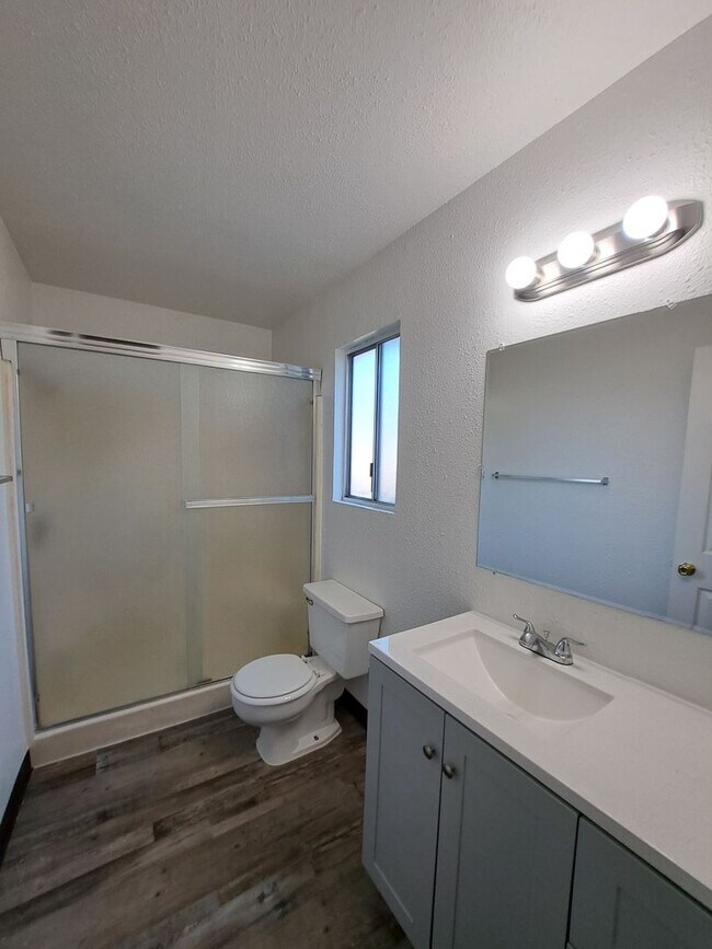 Building Photo - RENT REDUCE & MOVE IN SPECIAL: 1ST MONTH RENT FREE - Spacious 3-Bedroom Home Steps from Addams El...