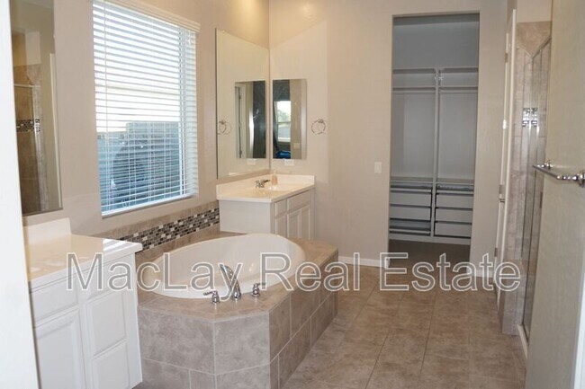 Building Photo - 1193 E Nolan Pl