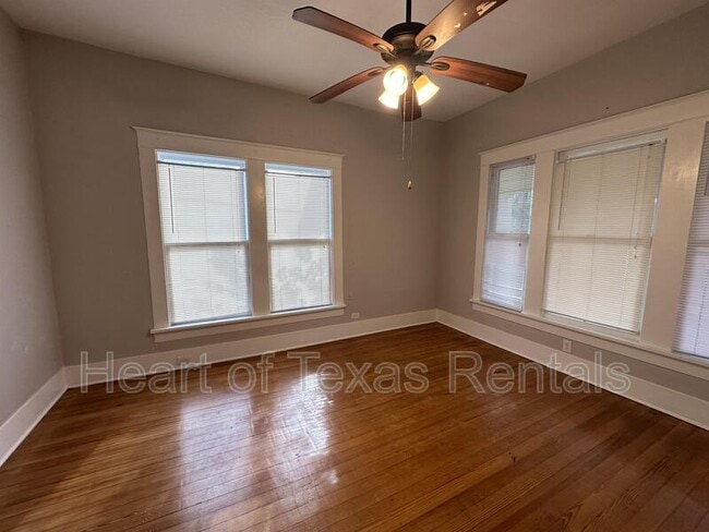 Building Photo - 609 Herring Ave