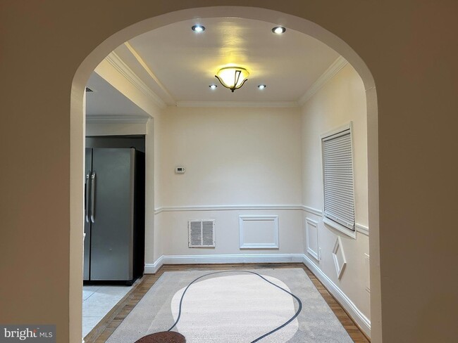 Building Photo - 5342 James Pl NE