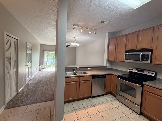 Building Photo - 213 Leese Dr