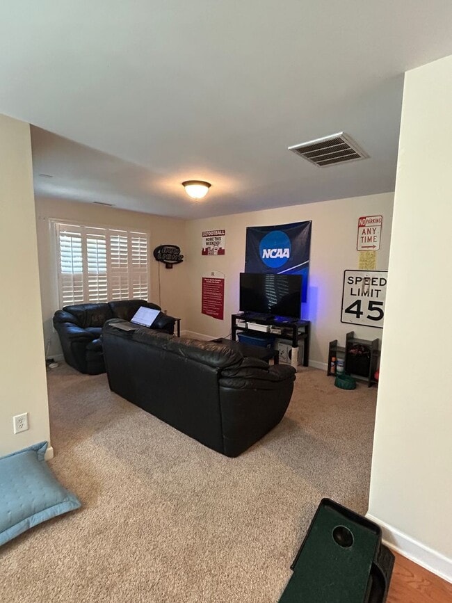 Building Photo - Spacious 3-Story Townhome Near Crabtree – Available January 15