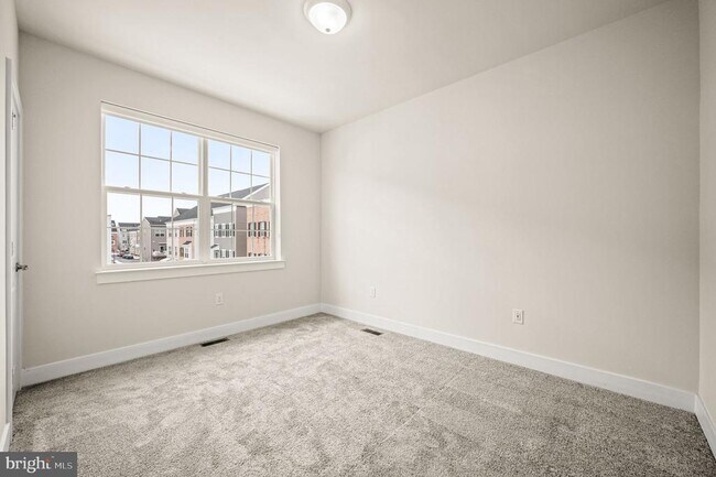 Building Photo - 127 Gaslight Aly