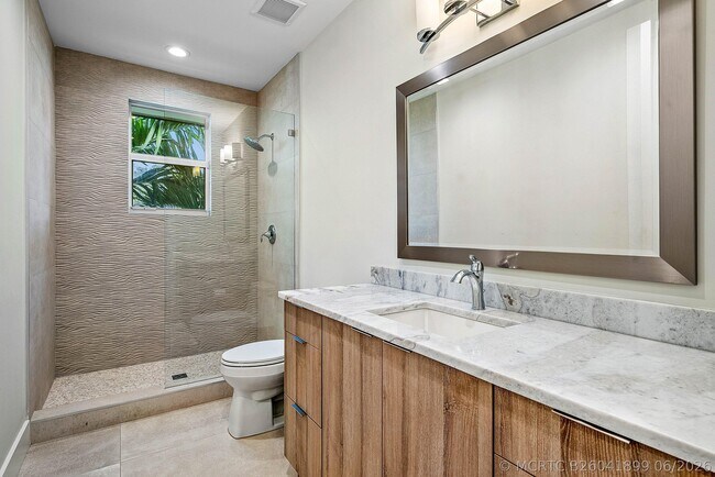 Building Photo - 217 Gulfstream Blvd