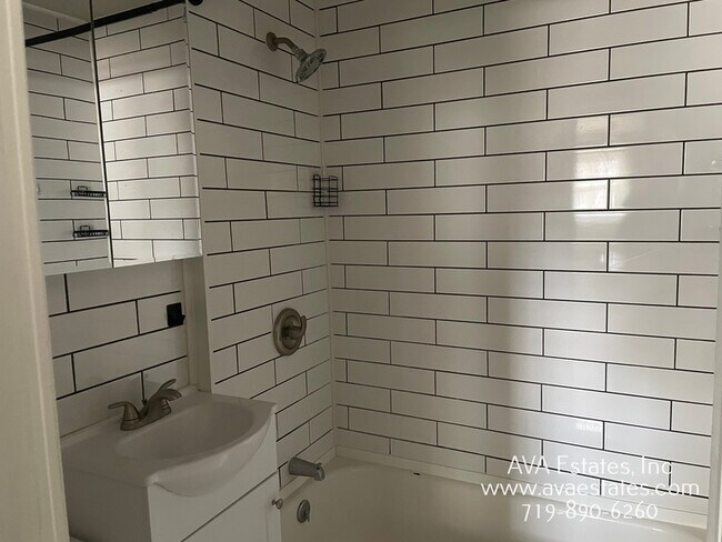 Building Photo - 1206 Claremont Ave