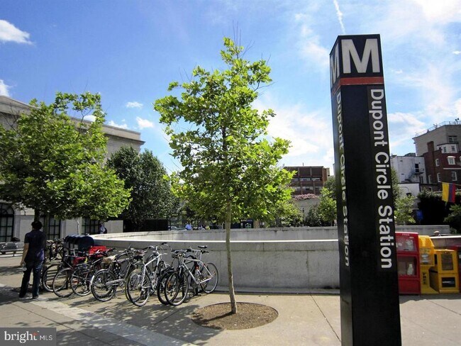 Building Photo - 1260 21st St NW