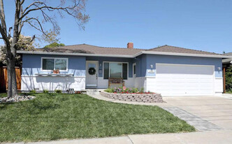 Building Photo - 3902 Madeira Way