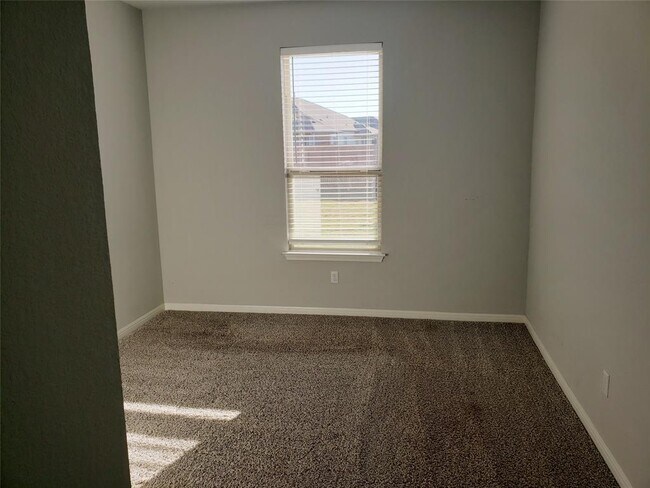 Building Photo - 124 Peruvian Ln