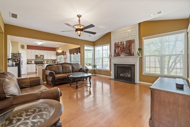 Building Photo - Beautiful 4 Bedroom, 2.5 Bath in Ballantyn...