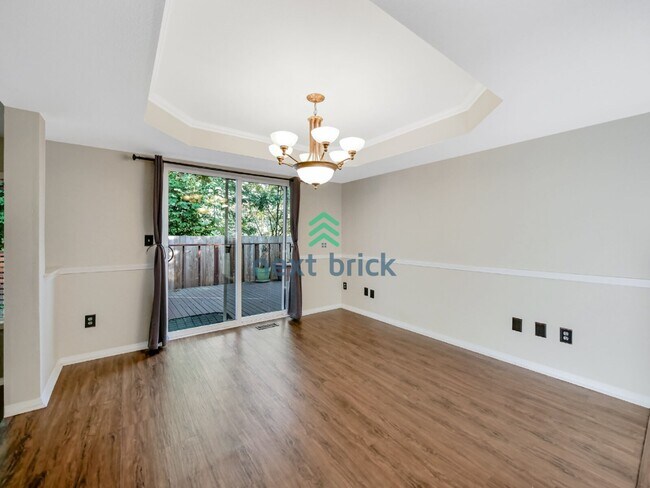 Building Photo - Spacious 3 Bedroom 2.5 Bath Highland Park Home.