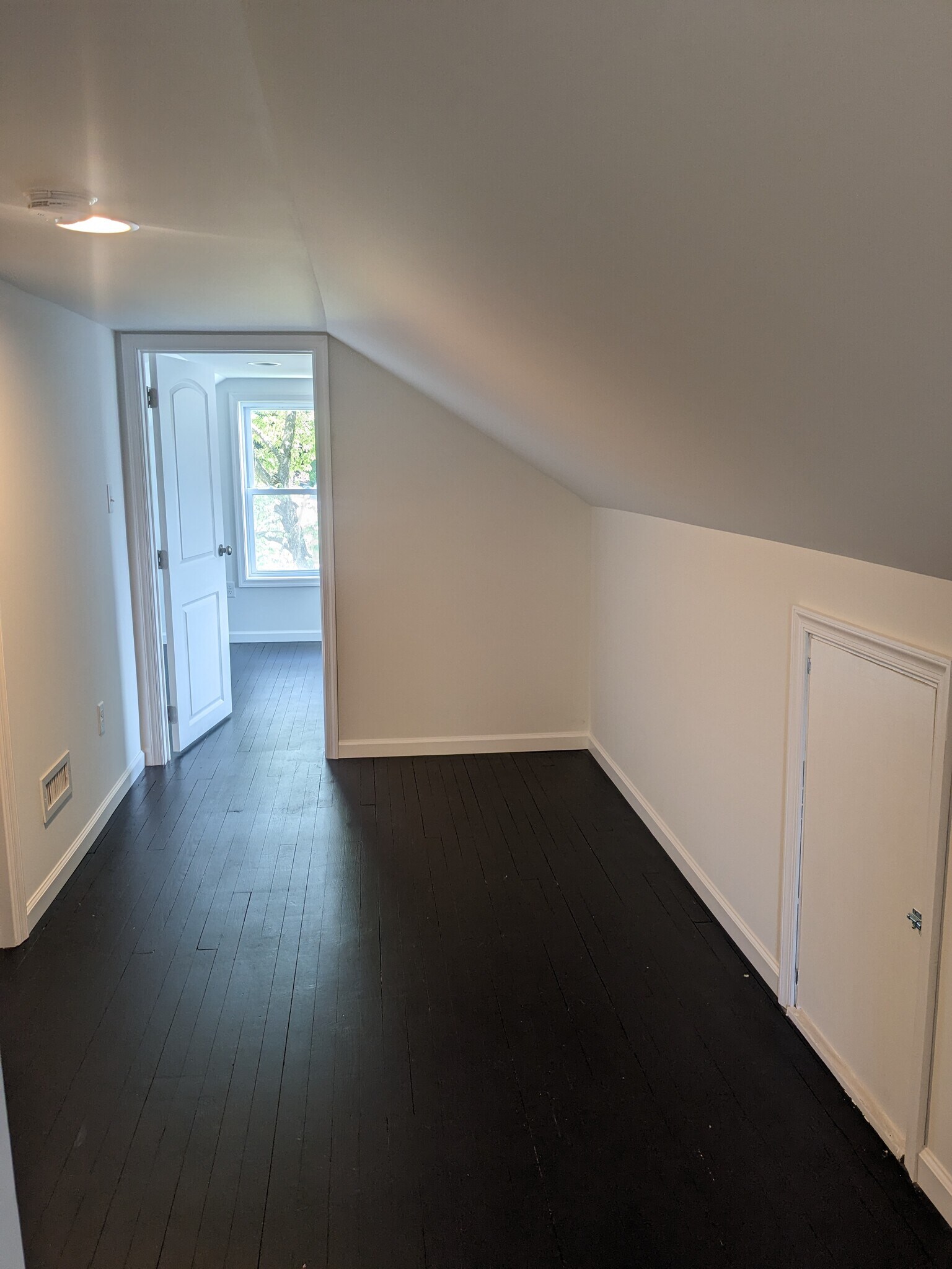 Building Photo - 329 York Rd