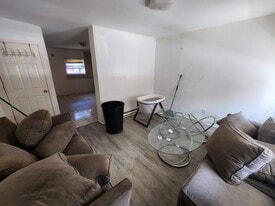 Building Photo - 3323 Mutter St