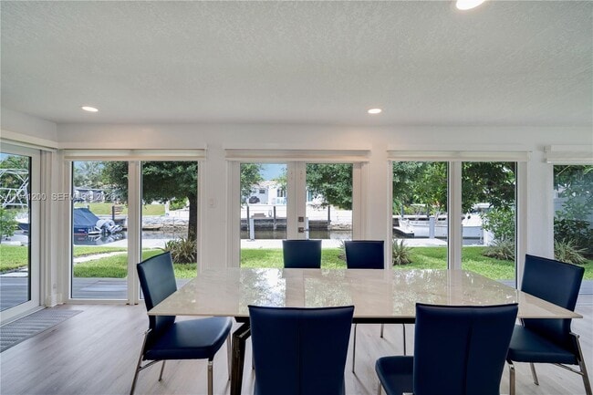 Building Photo - 1931 SW 22nd Ave