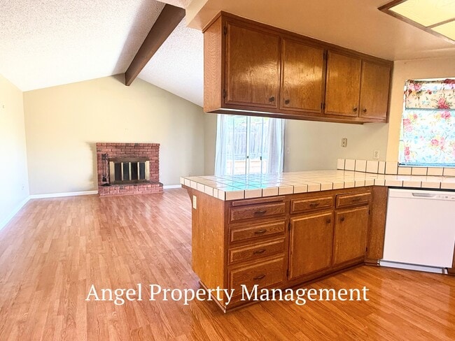 Building Photo - 2208 Begonia Ct
